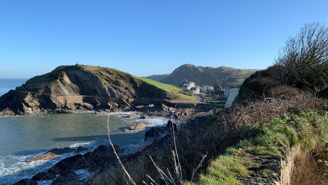 Ocean Backpackers Hostel Ilfracombe Exterior photo