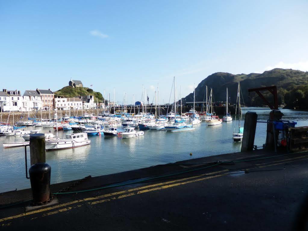 Ocean Backpackers Hostel Ilfracombe Exterior photo